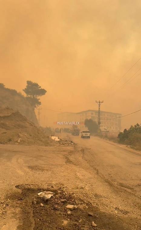 Hatay alev alev: Yangın evlere ulaştı 10